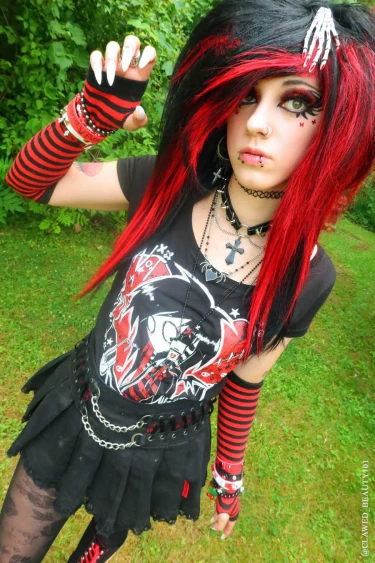 CLAWED BEAUTY